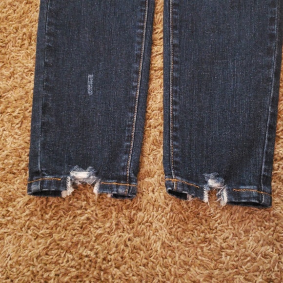 Distressed jeans - Picture 2 of 2